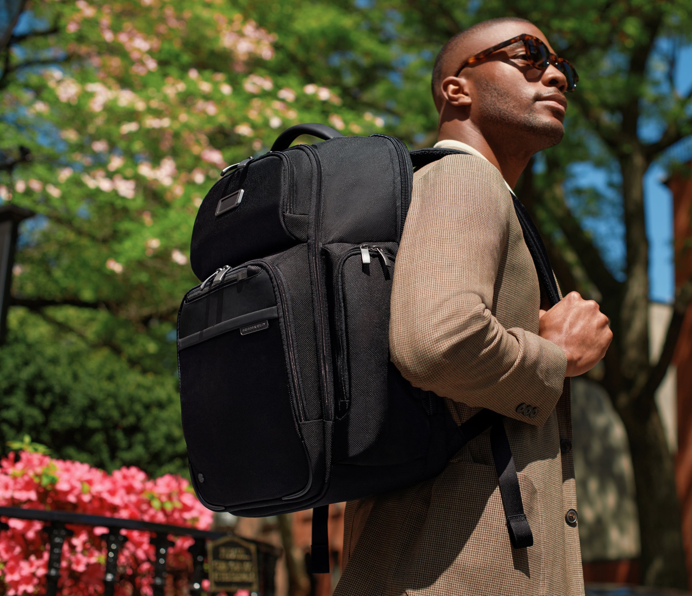 briggs & riley large clamshell laptop backpack @Work Water bottle pocket gives easy access to hydration essentials The @ work Medium Widemouth