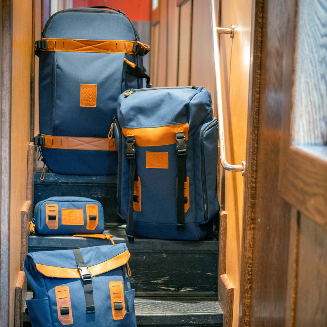 Eagle Creek Origin Series Klettersack sitting with collection of matching bags on stairs
